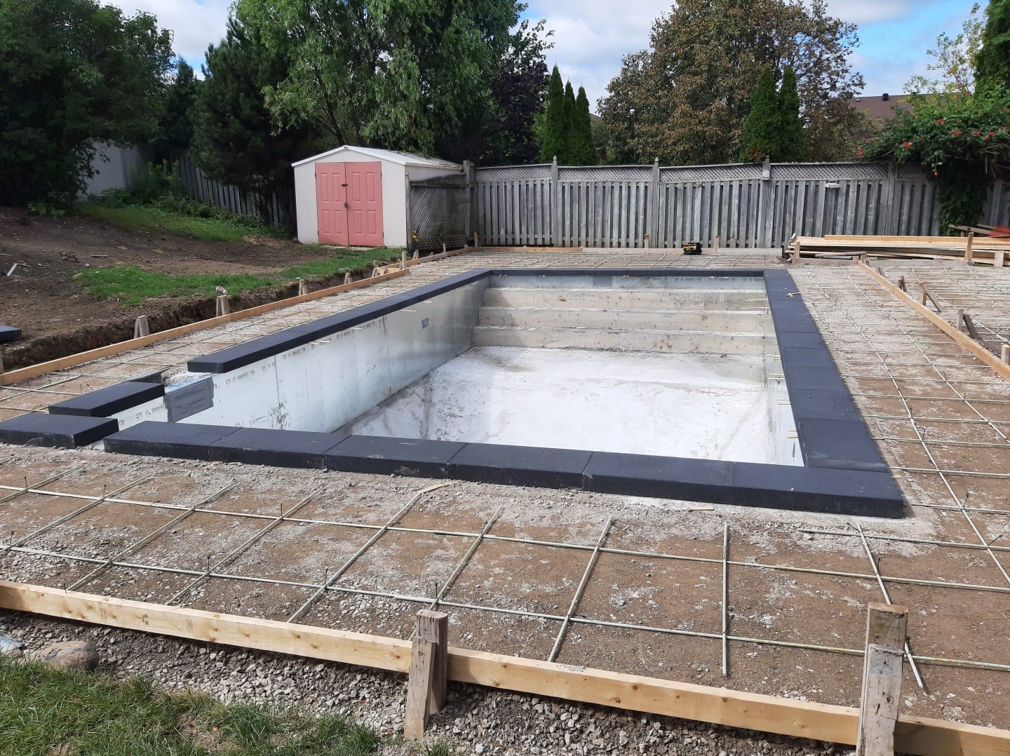 landscaping-concrete-pool-deck