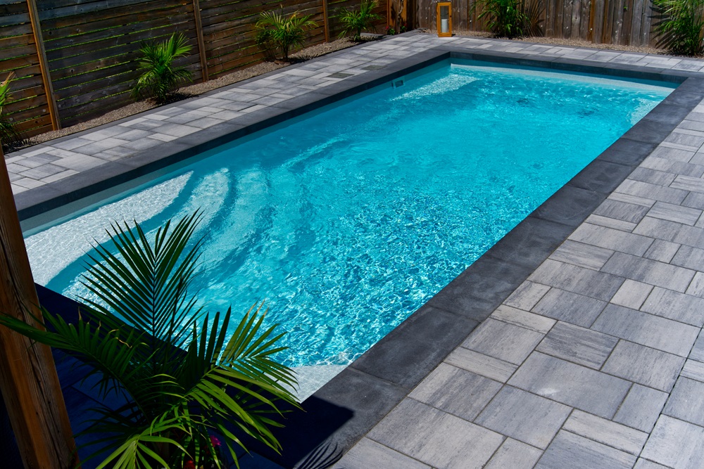 richmondhill-fibreglass-pool-interlocking-pooldeck